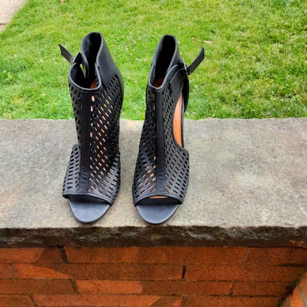 Black open toe sandals